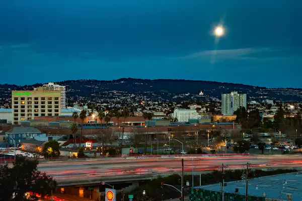 Oakland, CA 94607,311 Oak ST PH4