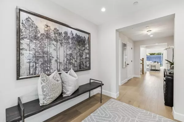 Palo Alto, CA 94301,1218 Middlefield RD