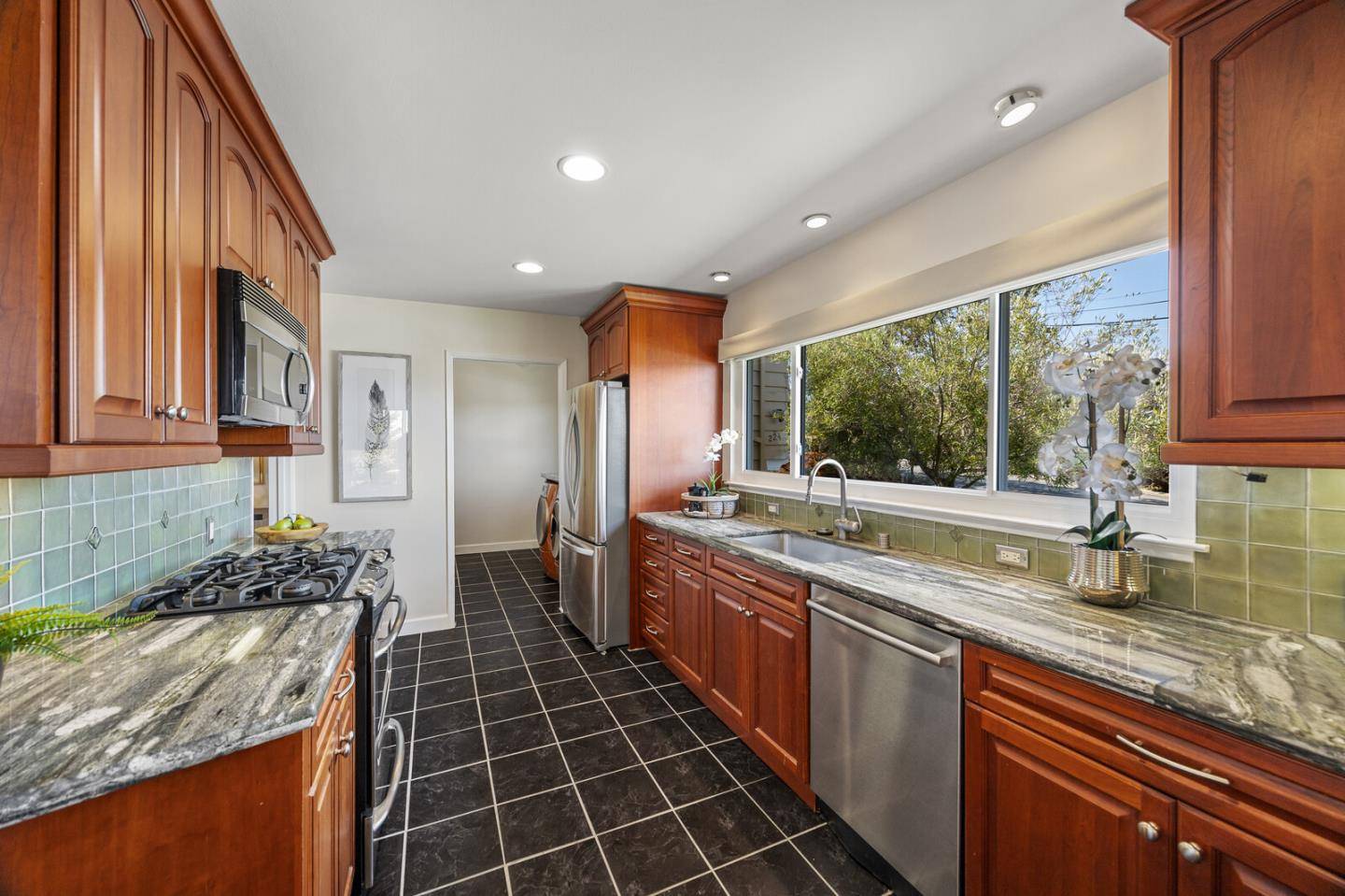 Belmont, CA 94002,224 Lyndhurst AVE