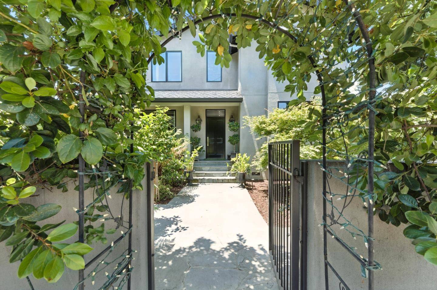 Menlo Park, CA 94025,543 8th AVE