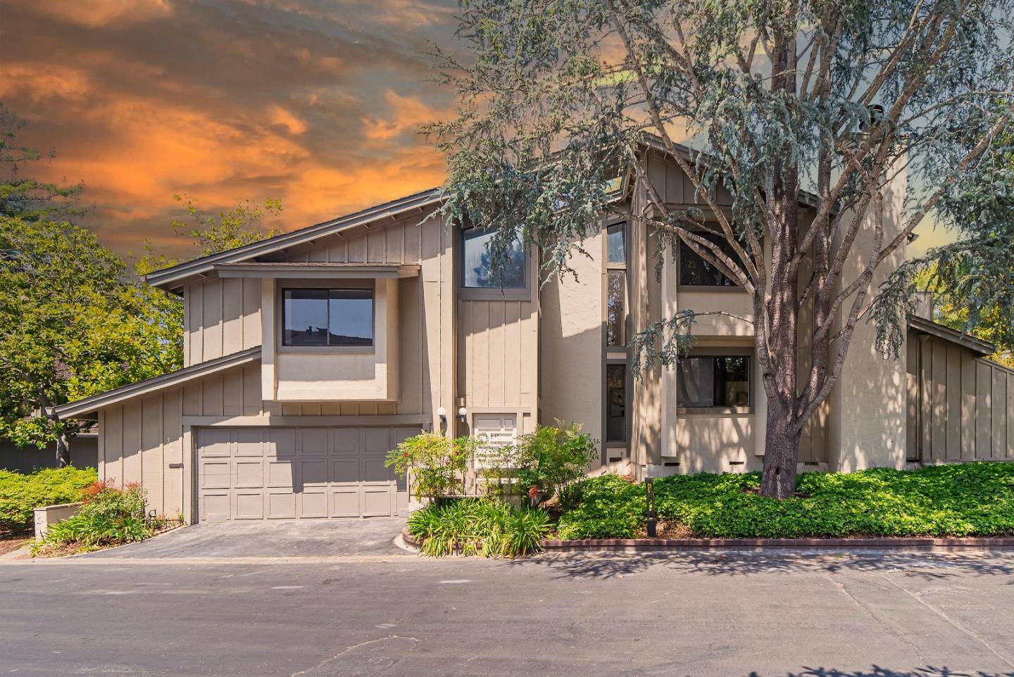 536 Sand Hill CIR, Menlo Park, CA 94025