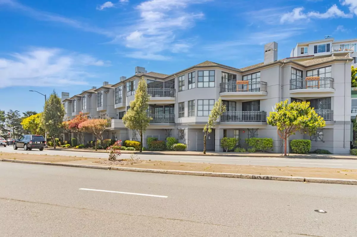 San Francisco, CA 94131,200 Portola DR 201