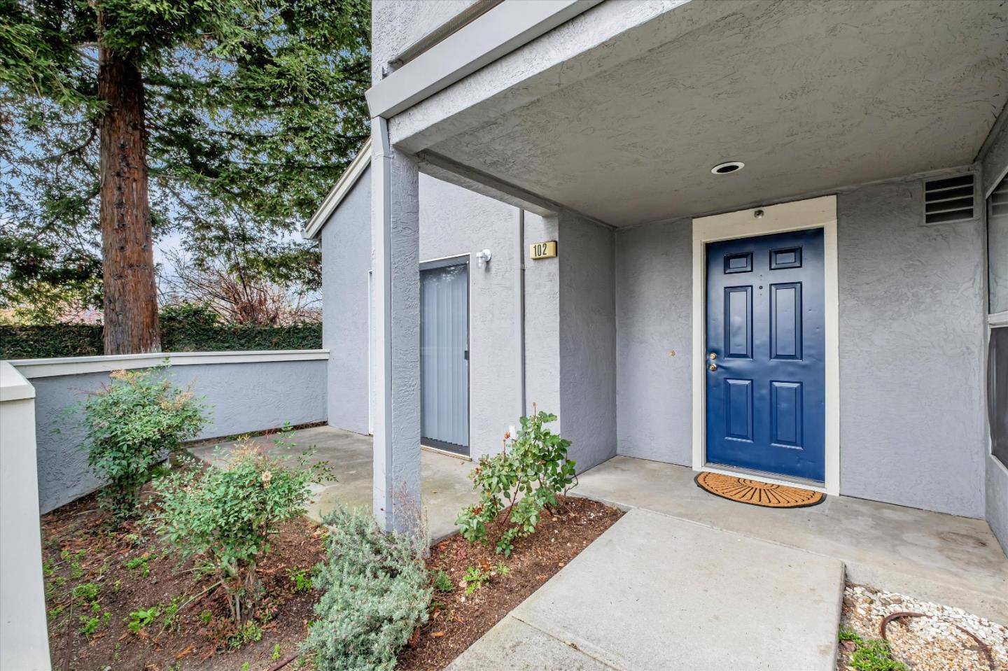 Hayward, CA 94544,102 Crossing CT
