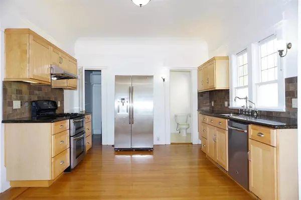 San Jose, CA 95112,121 E Julian ST