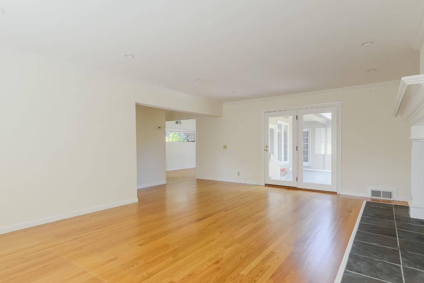 Menlo Park, CA 94025,260 Santa Monica AVE