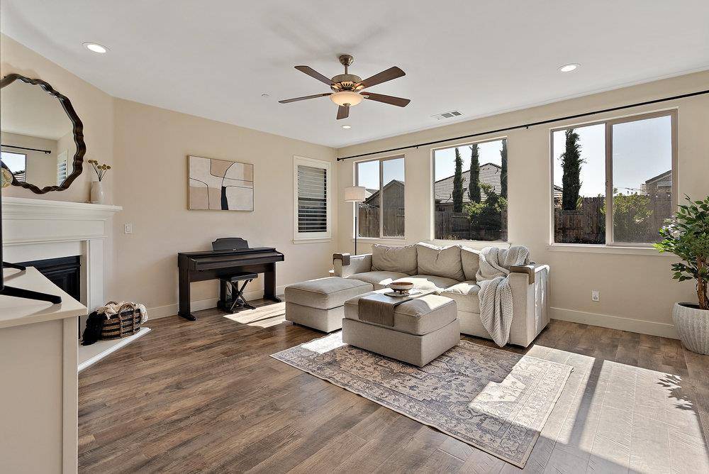 Hollister, CA 95023,1299 Wildrose DR