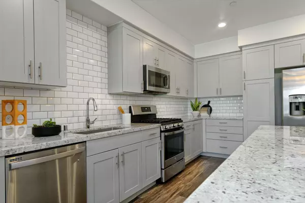 San Jose, CA 95123,5925 Charlotte DR 324