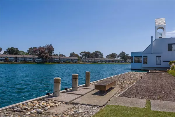 Foster City, CA 94404,933 Lido LN