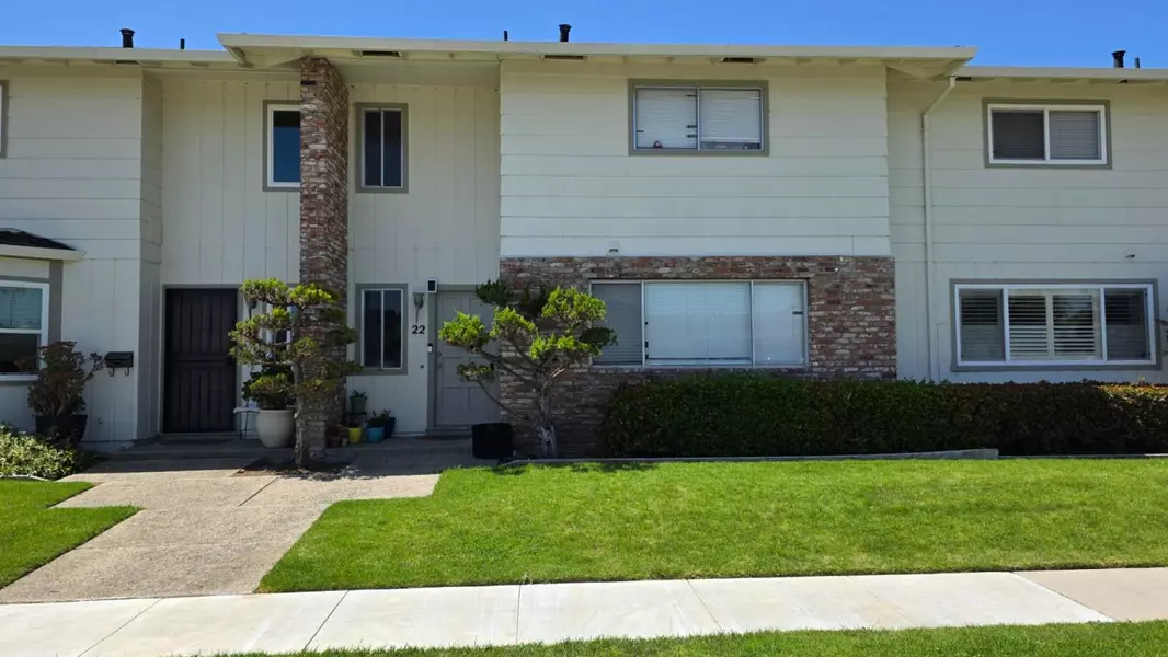 637 Carmelita DR 22, Salinas, CA 93901