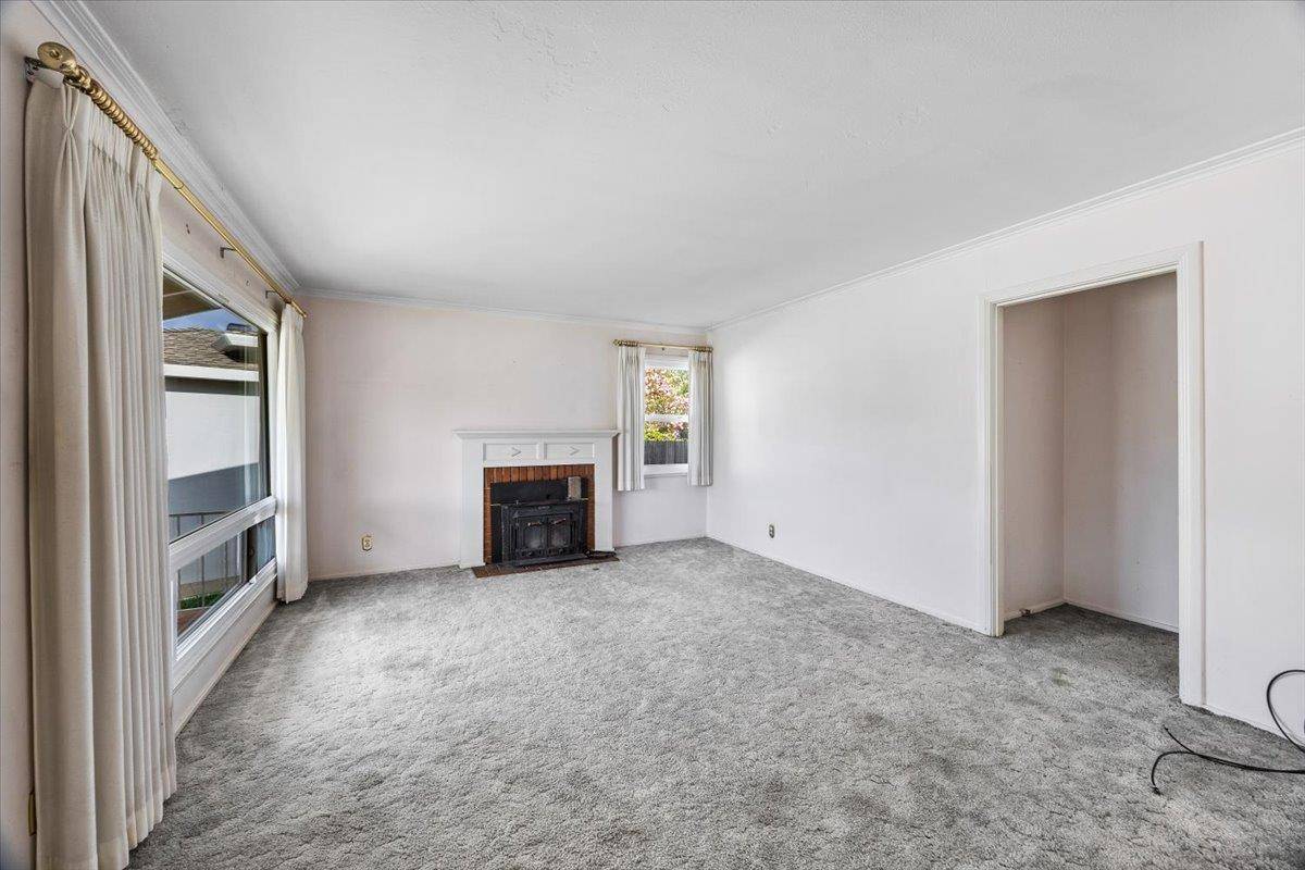 San Mateo, CA 94403,701 Poinsettia AVE