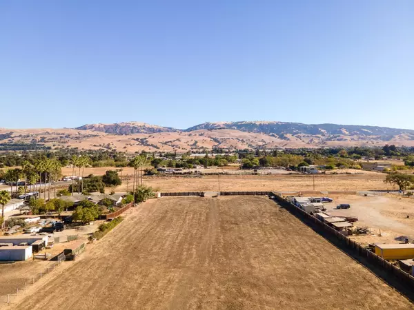 San Martin, CA 95046,13705 Sycamore AVE
