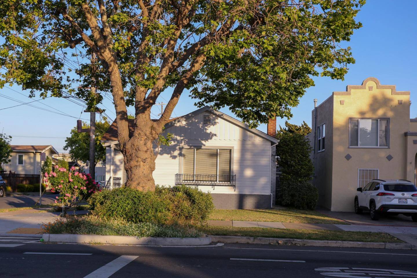 2570 Havenscourt BLVD, Oakland, CA 94605