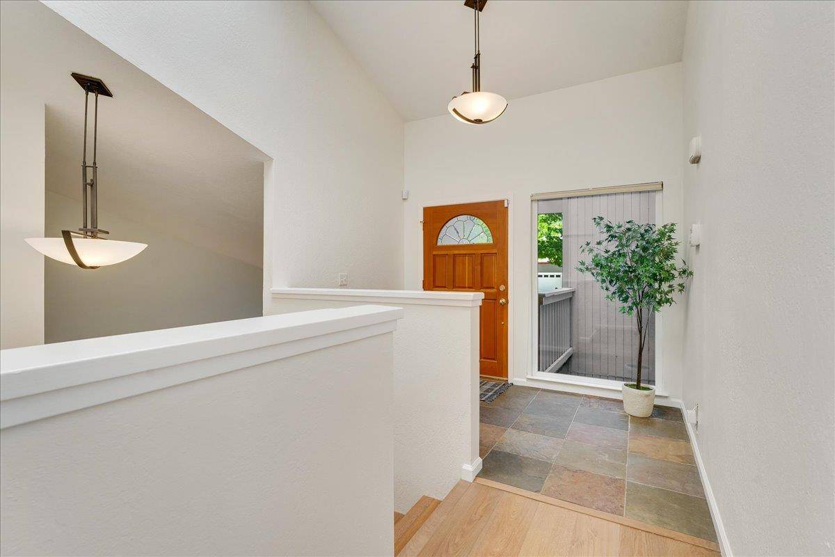 Santa Cruz, CA 95060,334 Lee ST