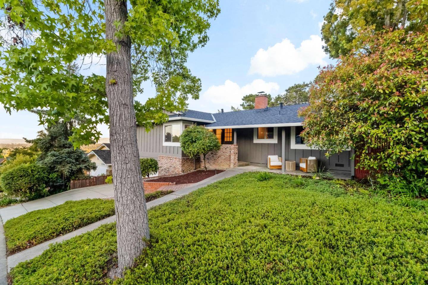Redwood City, CA 94061,3831 Vineyard DR