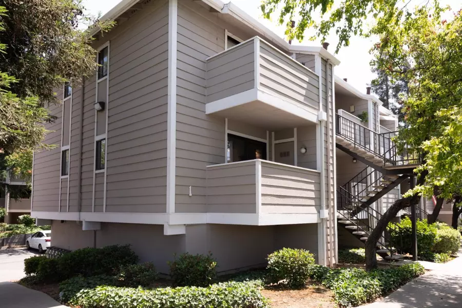 300 Stonegate CIR, San Jose, CA 95110