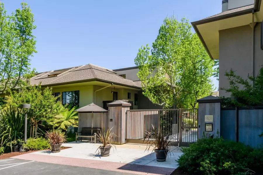 2140 Santa Cruz AVE E 104, Menlo Park, CA 94025