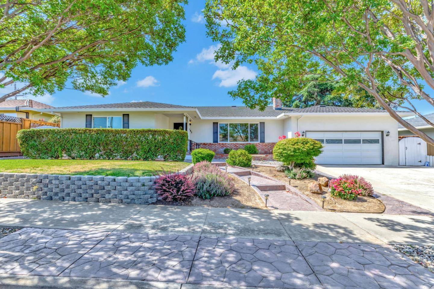 1081 Oak ST, Hollister, CA 95023