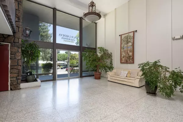 Redwood City, CA 94061,1458 HUDSON ST 305