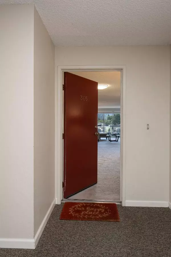 Redwood City, CA 94061,1458 HUDSON ST 305