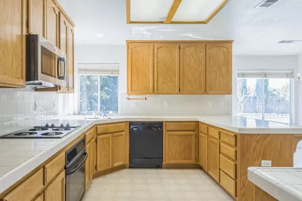 Los Banos, CA 93635,859 Sandra ST