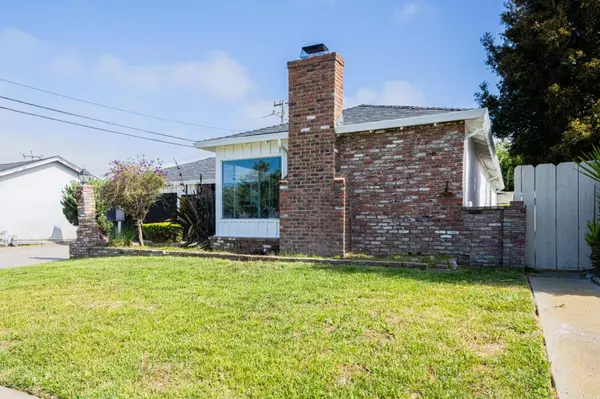 Salinas, CA 93906,114 Iris DR