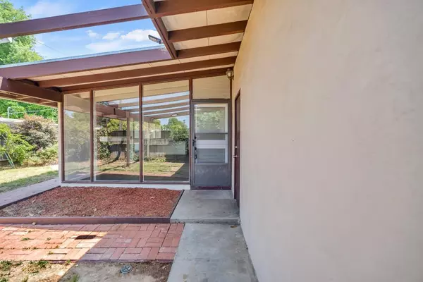 West Sacramento, CA 95605,801 Douglas ST