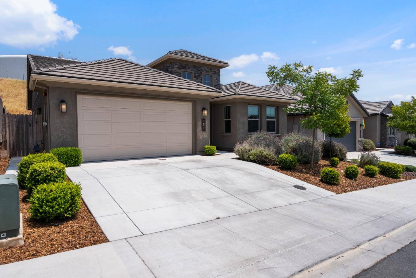 Hollister, CA 95023,1621 Castlerock DR