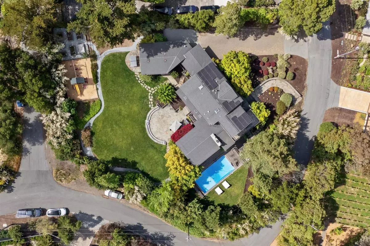 Woodside, CA 94062,490 W Maple WAY