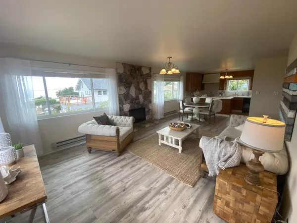 Moss Beach, CA 94038,847 San Ramon Ave