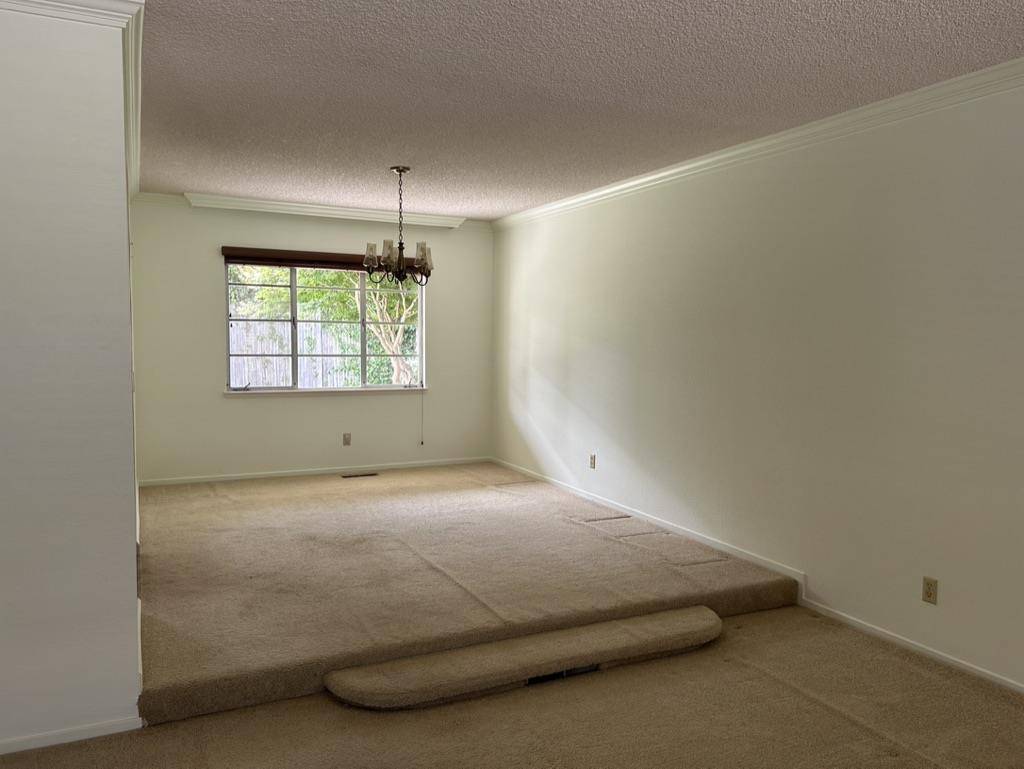 Salinas, CA 93901,1230 Pasatiempo WAY