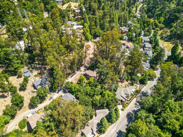 Oakland, CA 94611,7220 Woodrow DR