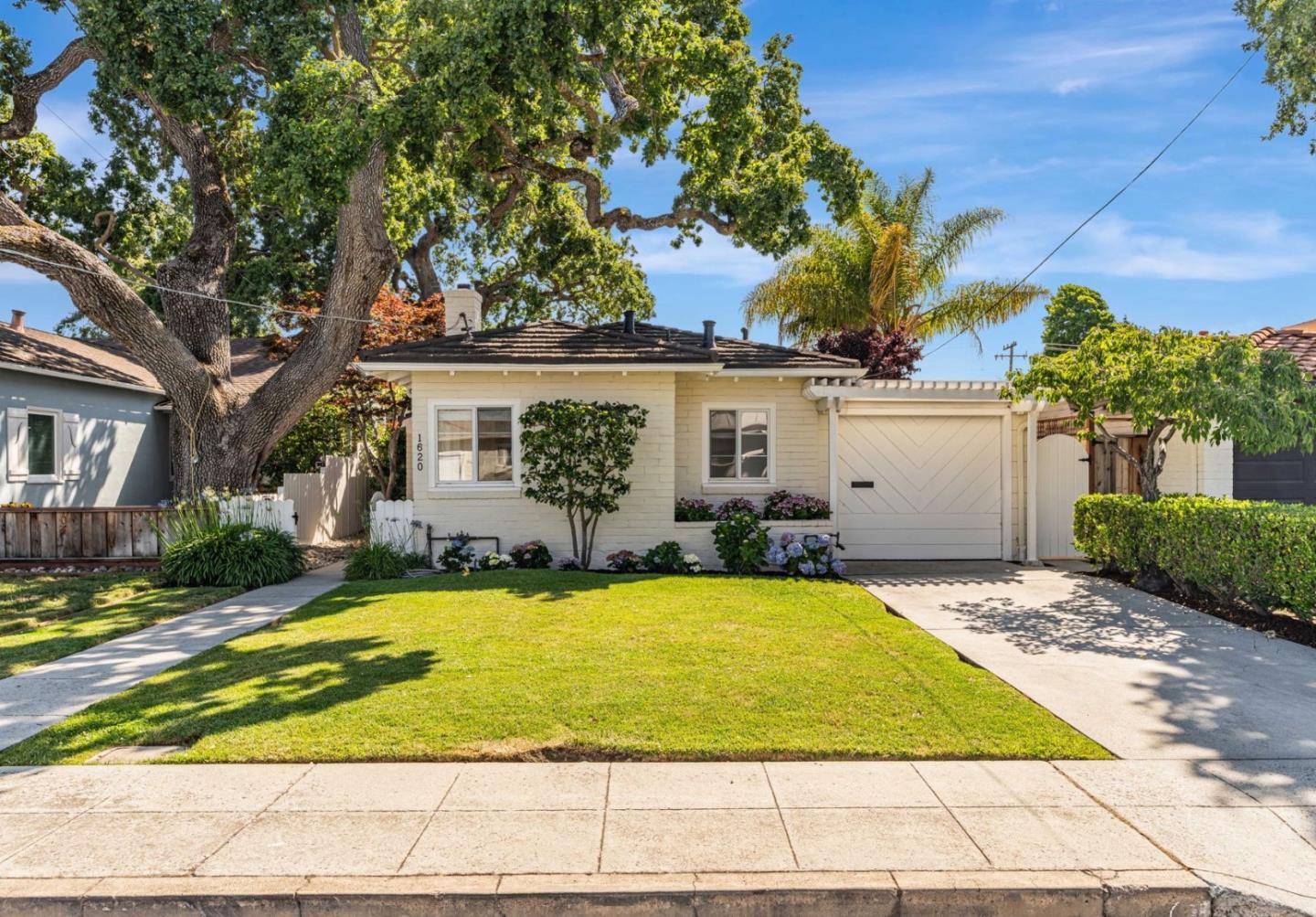 1620 Chestnut ST, San Carlos, CA 94070