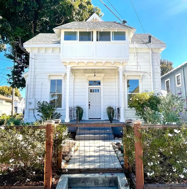 Santa Cruz, CA 95060,126 Cedar ST