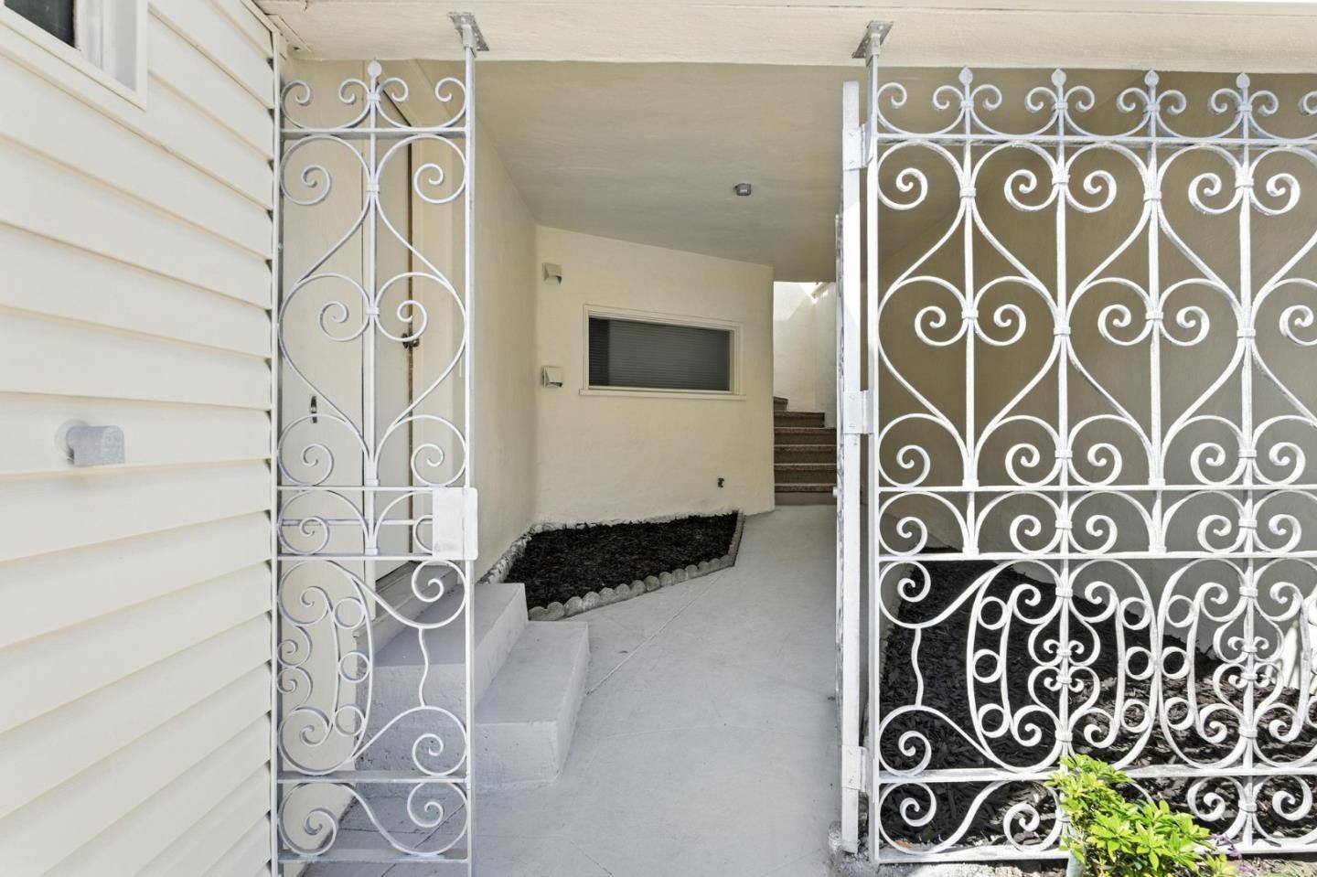 San Francisco, CA 94124,155 Bridgeview DR