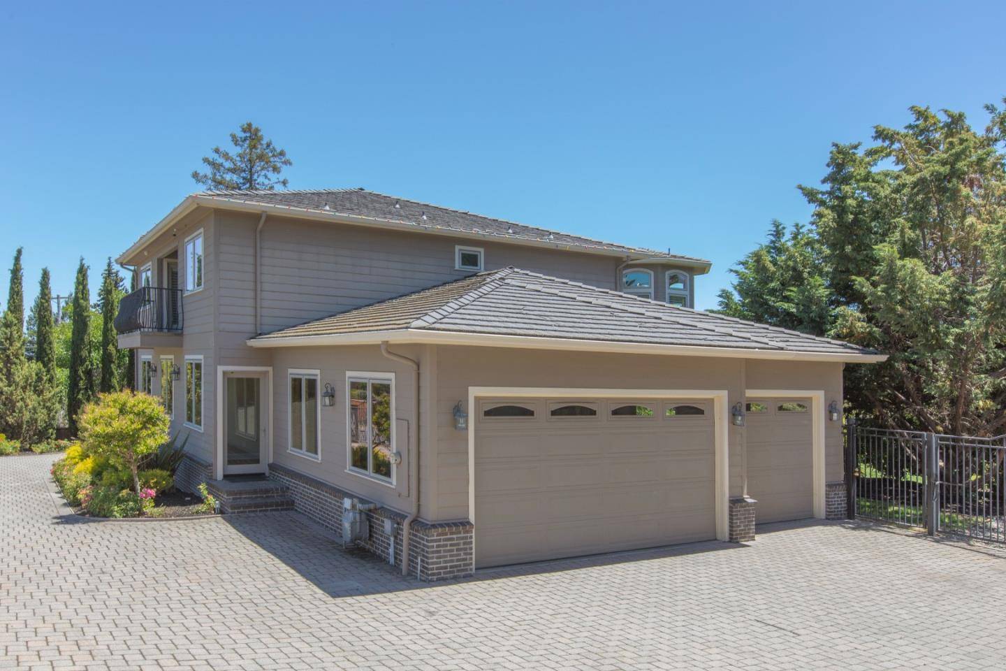 Redwood City, CA 94062,436 Summit DR