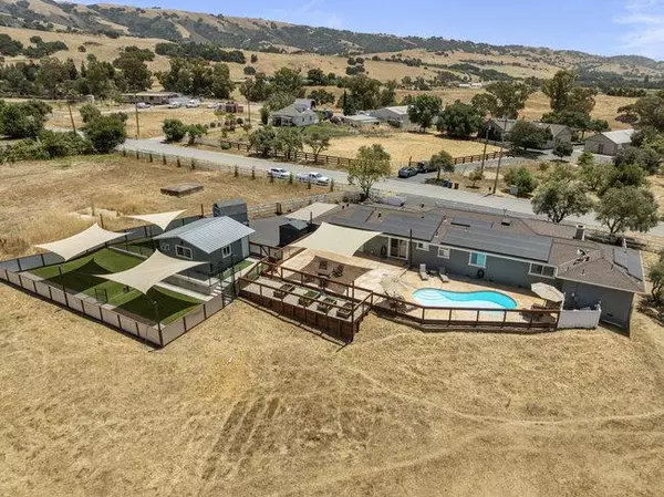 2985 Roop RD,  Gilroy,  CA 95020