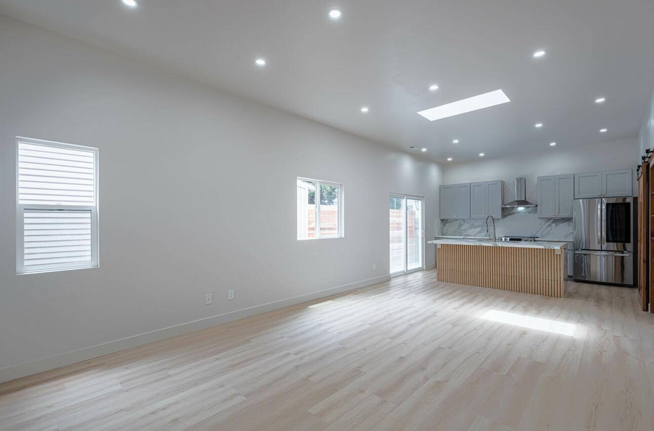 Seaside, CA 93955,987 Harcourt C