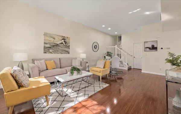 Milpitas, CA 95035,896 Towne DR