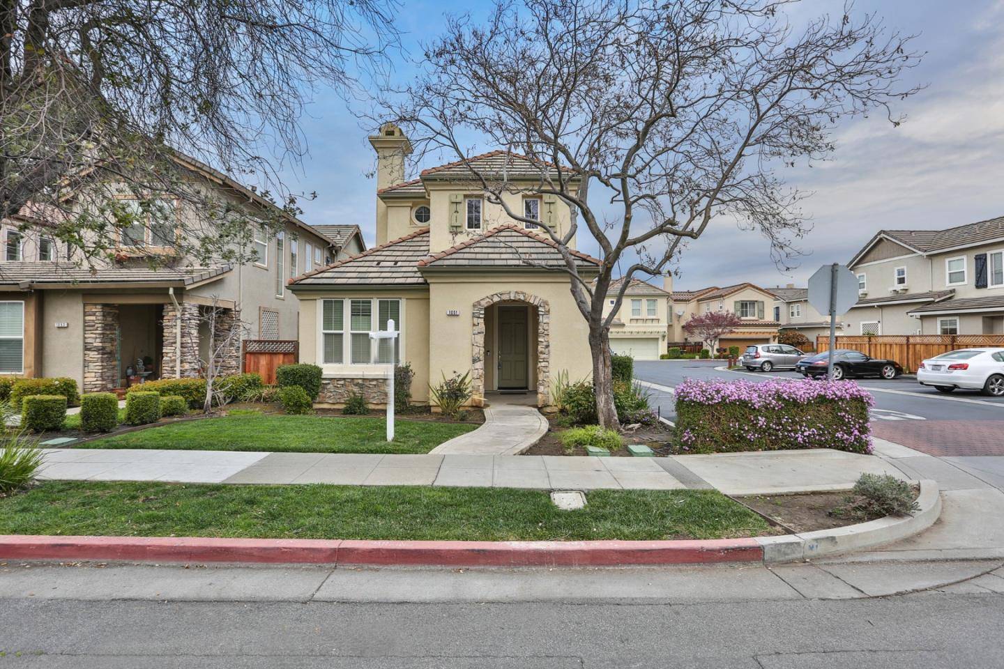 1051 W Iowa AVE, Sunnyvale, CA 94086