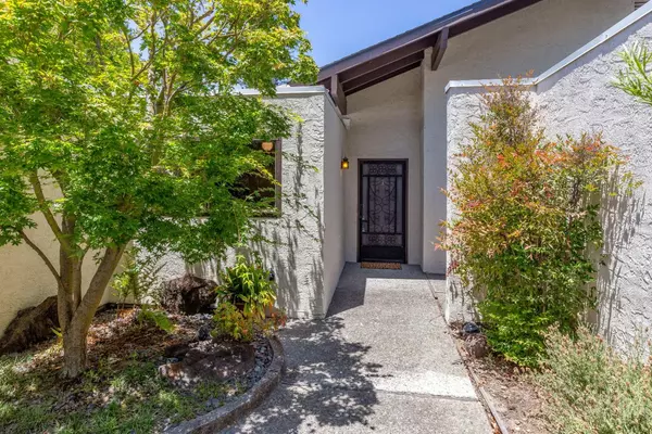 Menlo Park, CA 94025,2435 Sharon Oaks DR