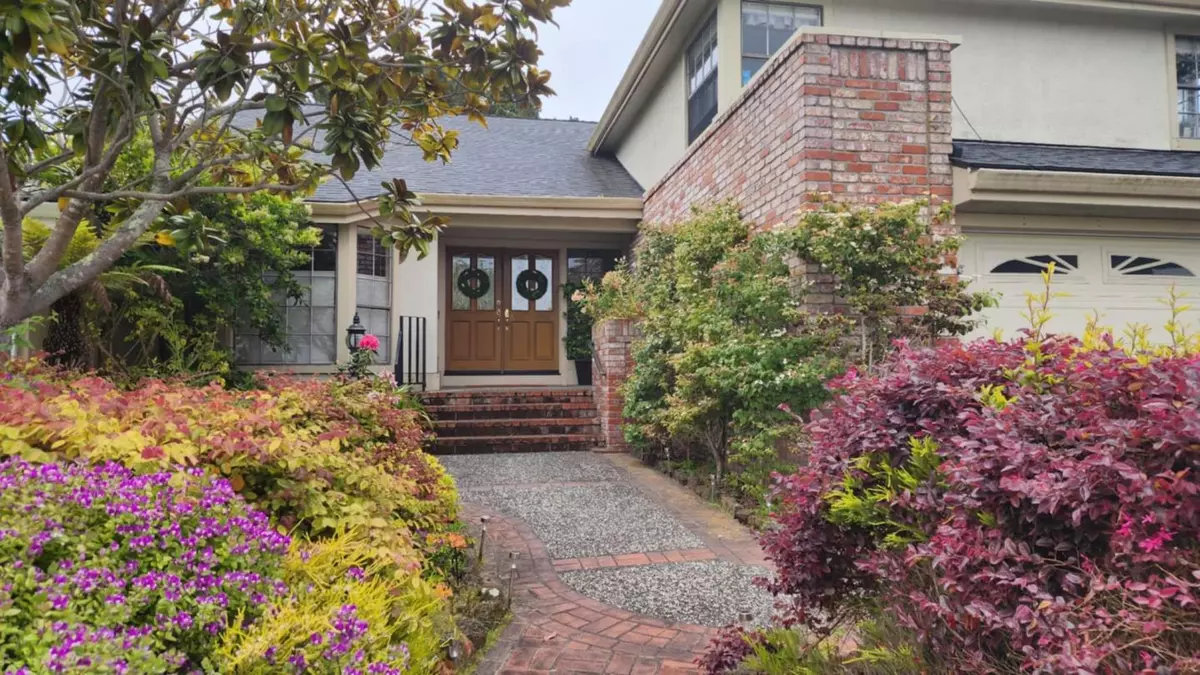 Half Moon Bay, CA 94019,443 Burning Tree CT