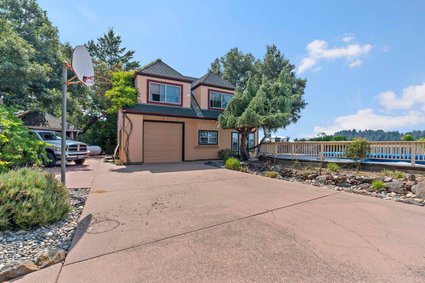 Scotts Valley, CA 95066,945 Eagle RD