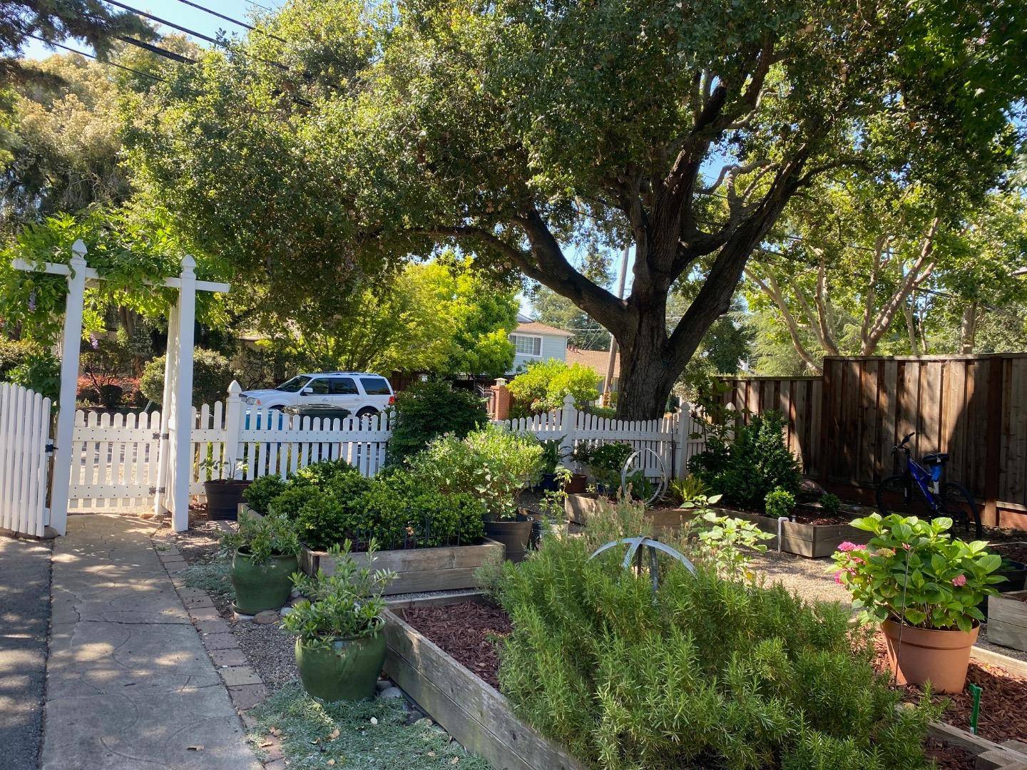 1422 W Selby LN, Redwood City, CA 94061