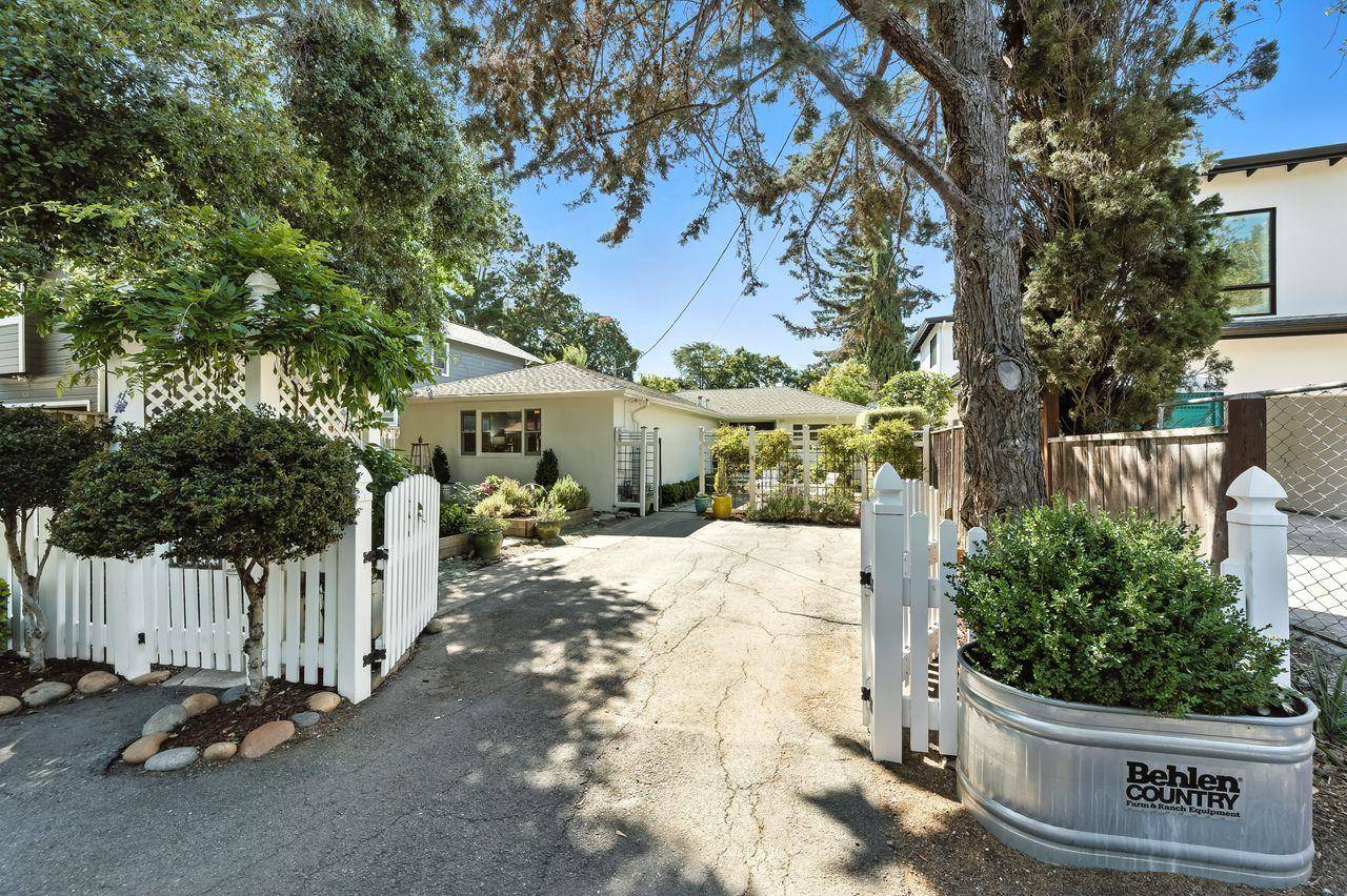 Redwood City, CA 94061,1422 W Selby LN