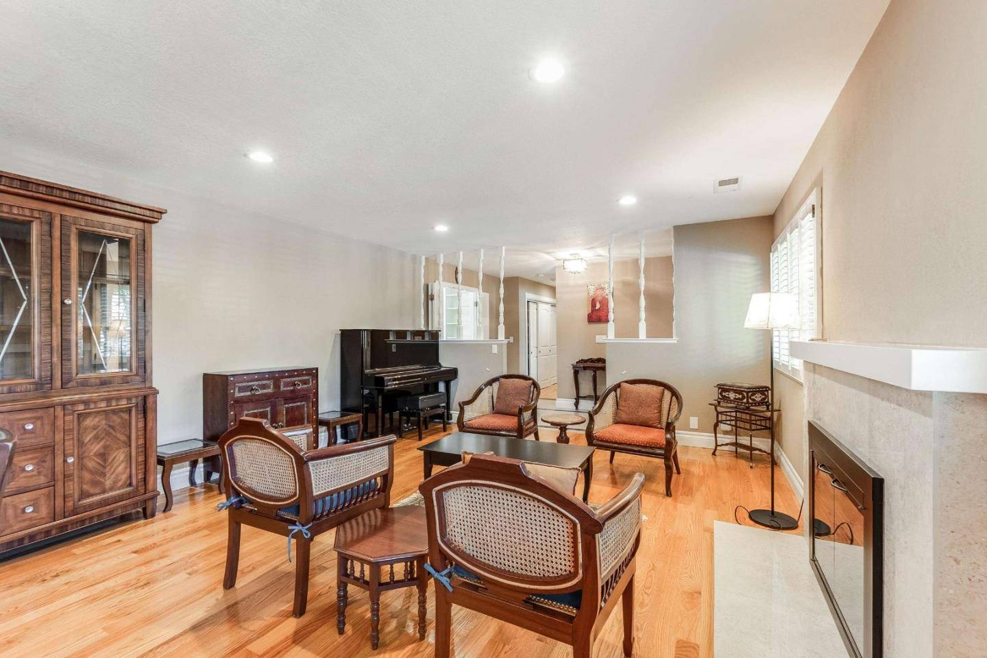 Saratoga, CA 95070,12371 Saraglen DR
