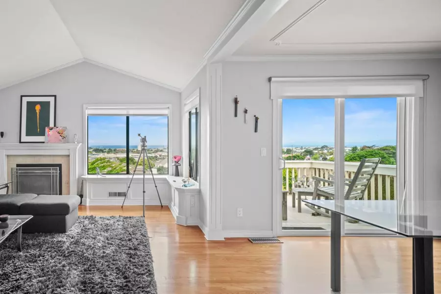 1051 Highlander DR, Seaside, CA 93955