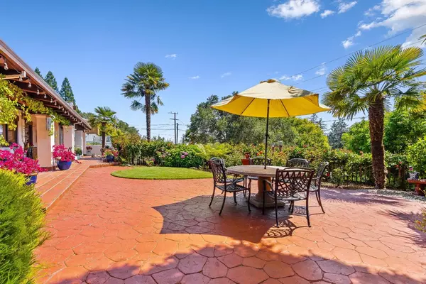 Santa Cruz, CA 95060,102 Pasatiempo DR