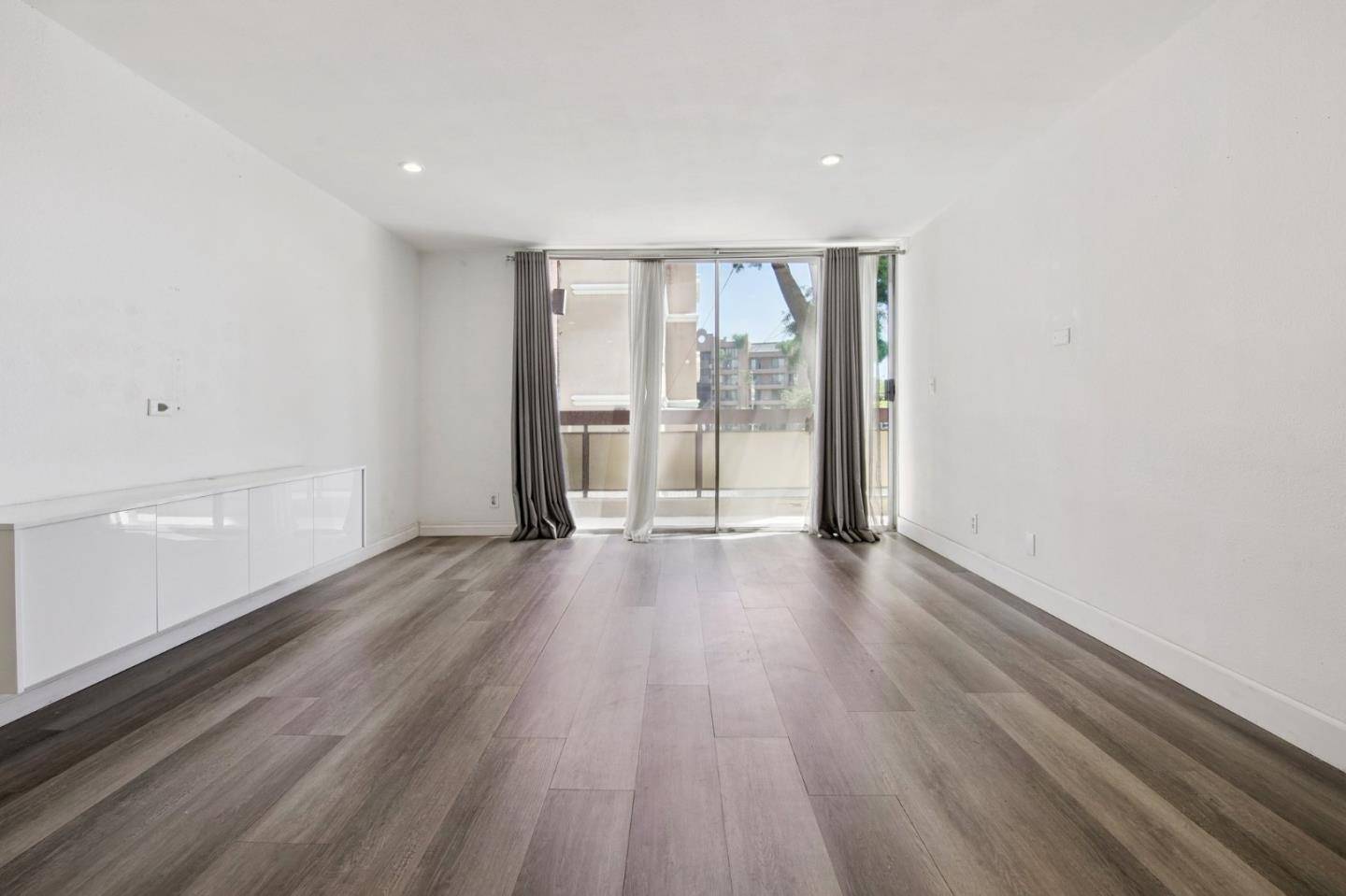 321 S San Vicente BLVD 101, Los Angeles, CA 90048