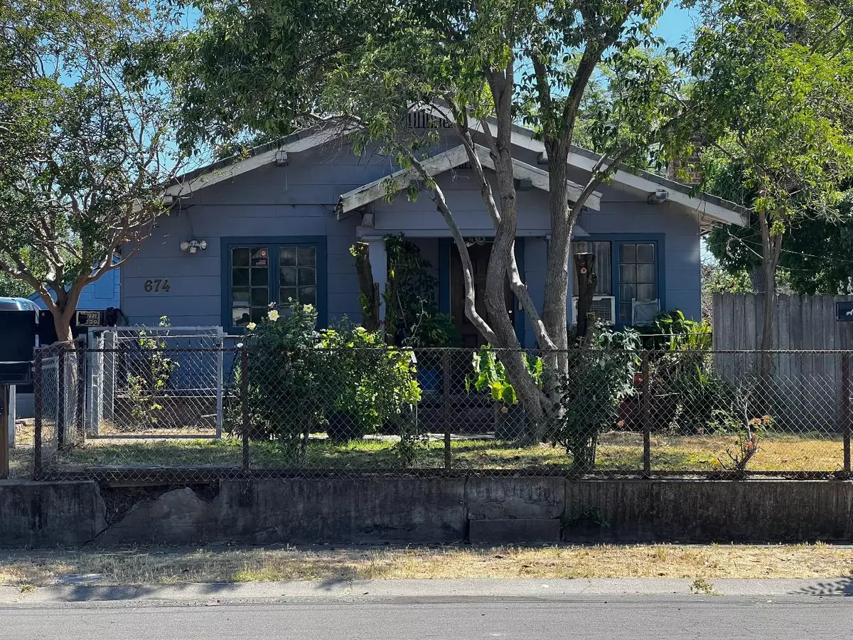 Sacramento, CA 95815,674 Plaza AVE