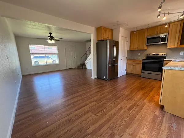 Hollister, CA 95023,951 Nash RD